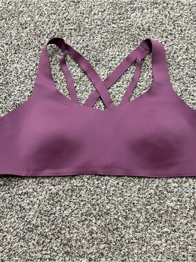 Lululemon Lazer Focused Sports Bra Womens 12 B/C Strappy Back Molded Cups Purple